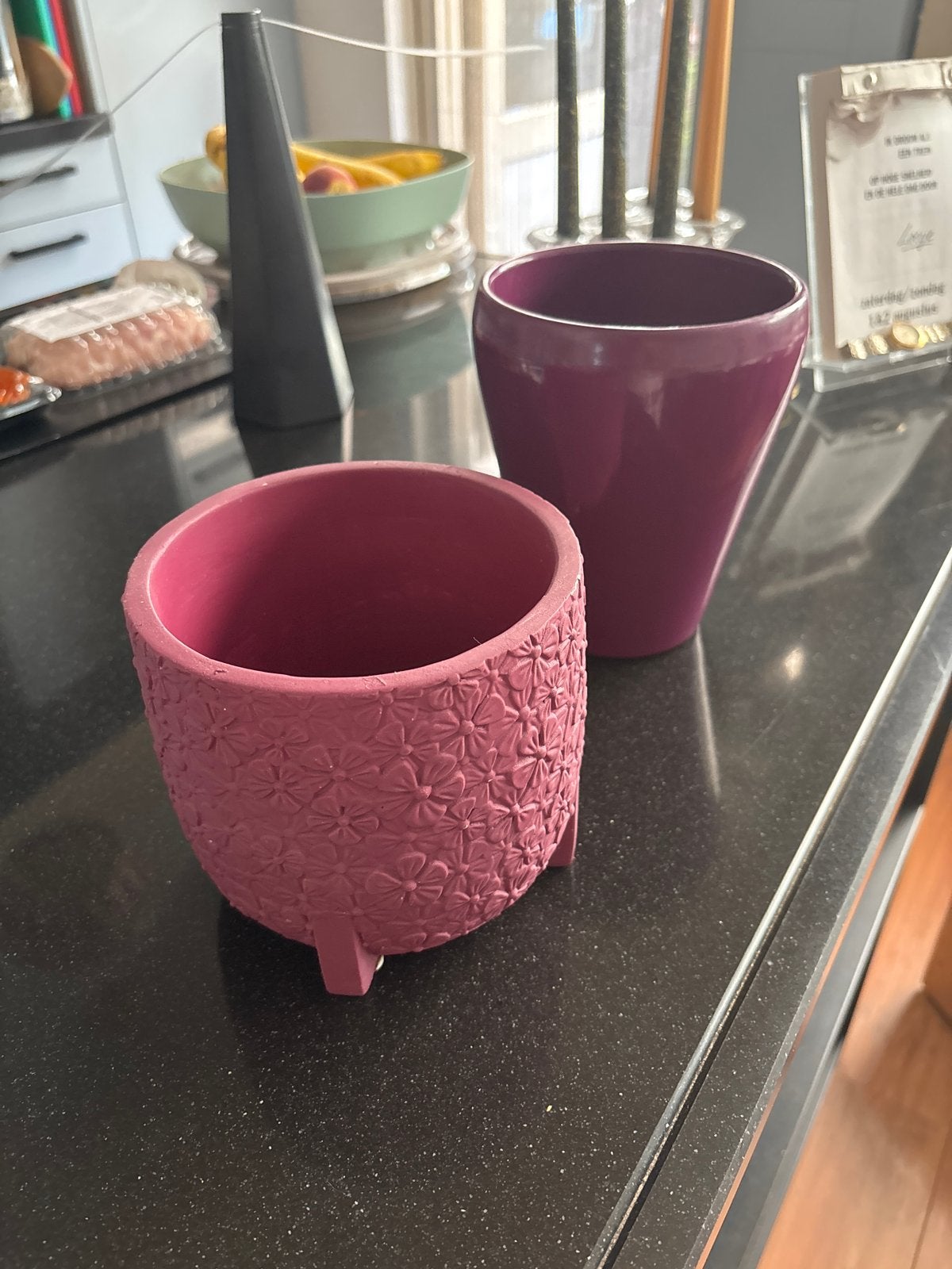 Twee mooie plantenpotten in goede staat, Overige materialen, Gebruikt, Rond, Binnen