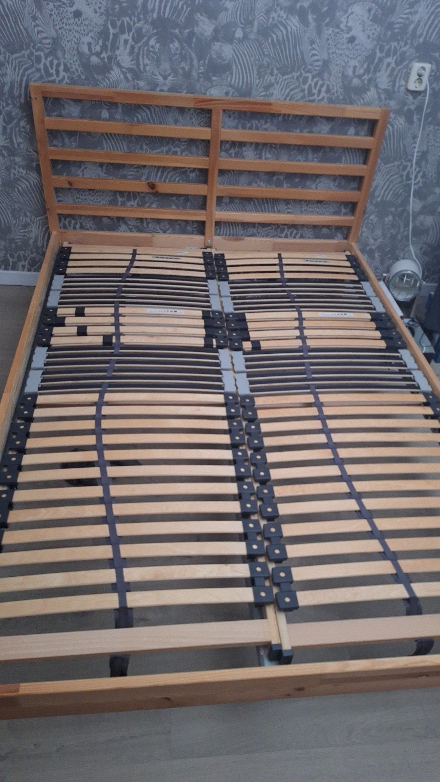Houten bed 140x200 met Beter Bed lattenbodem en matras, Gebruikt, Twijfelaar, 200 cm, Hout