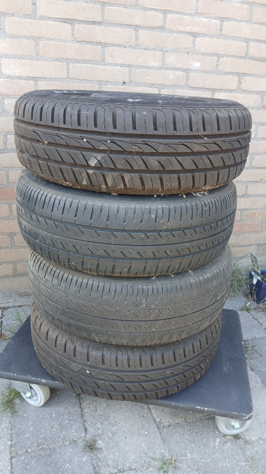 4 zomerwielen op velg. 175/65 R14