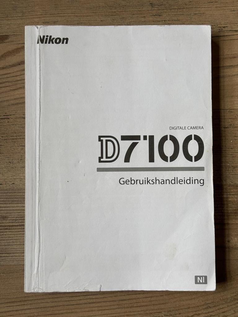 Nikon D7100 Gebruikershandleiding nederlandstalig, Ophalen of Verzenden, Zo goed als nieuw, Techniek