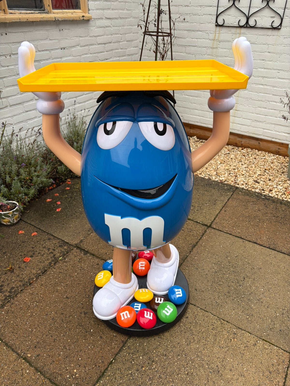 Grote unieke blauwe M&M display met dienblad, Verzamelen, Ophalen, Gebruiksvoorwerp, ., Zo goed als nieuw