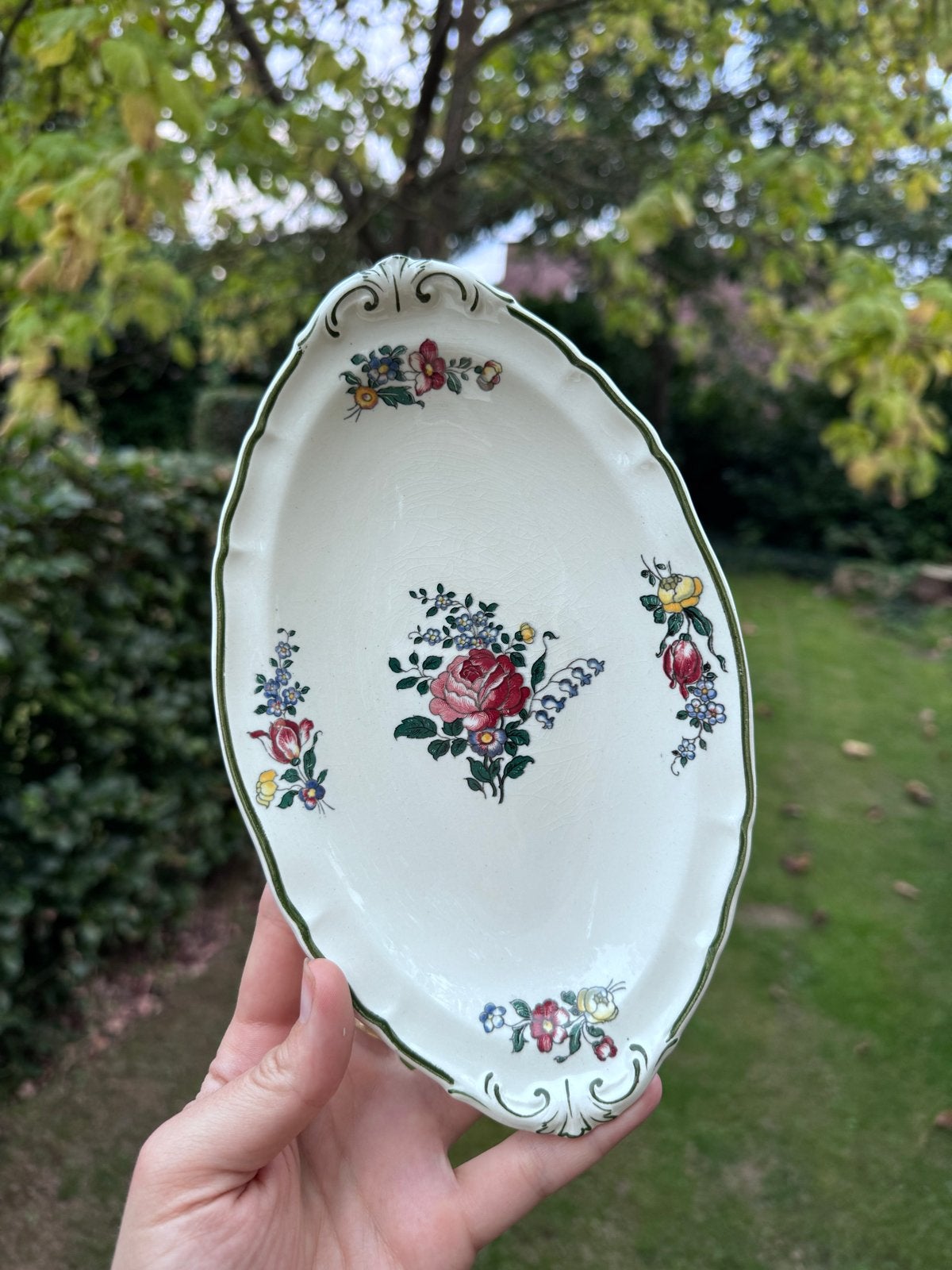 Villeroy & Boch Mettlach schaal met bloemmotief, Ophalen of Verzenden