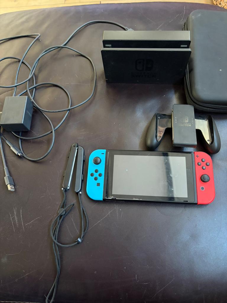 Nintendo Switch V1 Original met Joy-Cons en Dock, Spelcomputers en Games, Spelcomputers | Nintendo Switch, Ophalen, Gebruikt, Met 2 controllers