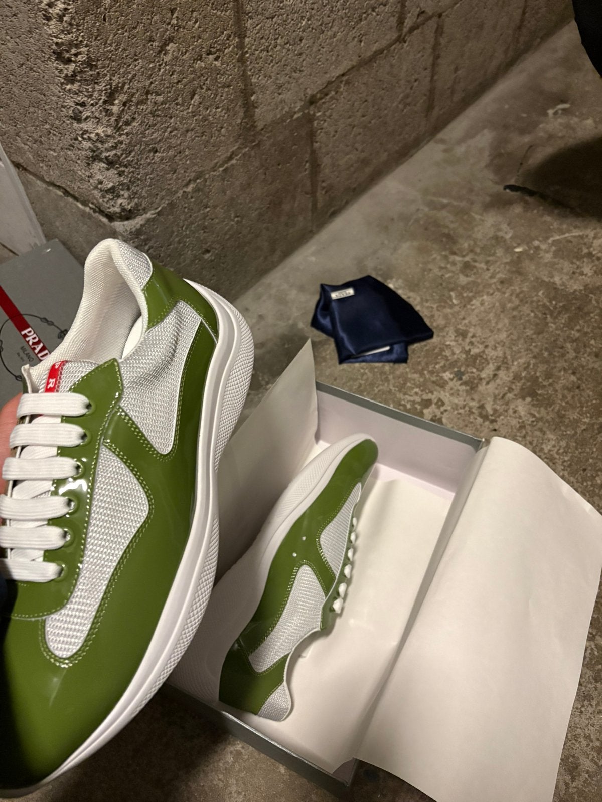 Prada cups olive, Ophalen of Verzenden, Zo goed als nieuw, Overige kleuren