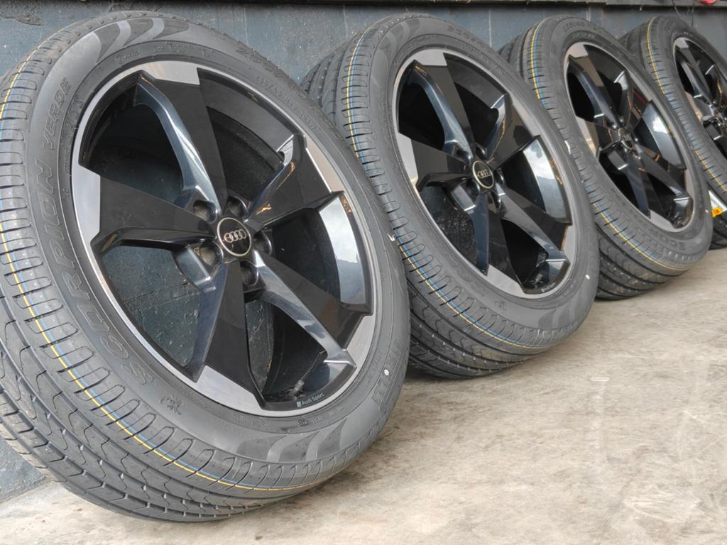 20 Inch Originele Audi Q5 Zomerset Pirelli Nieuw, Ophalen, Audi, 255 mm, Banden en Velgen