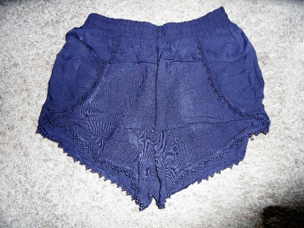 Donkerblauw, kort zomerbroekje van Atmosphere (maat 38), Kleding | Dames, Blauw, Ophalen of Verzenden, Gedragen, Overige typen