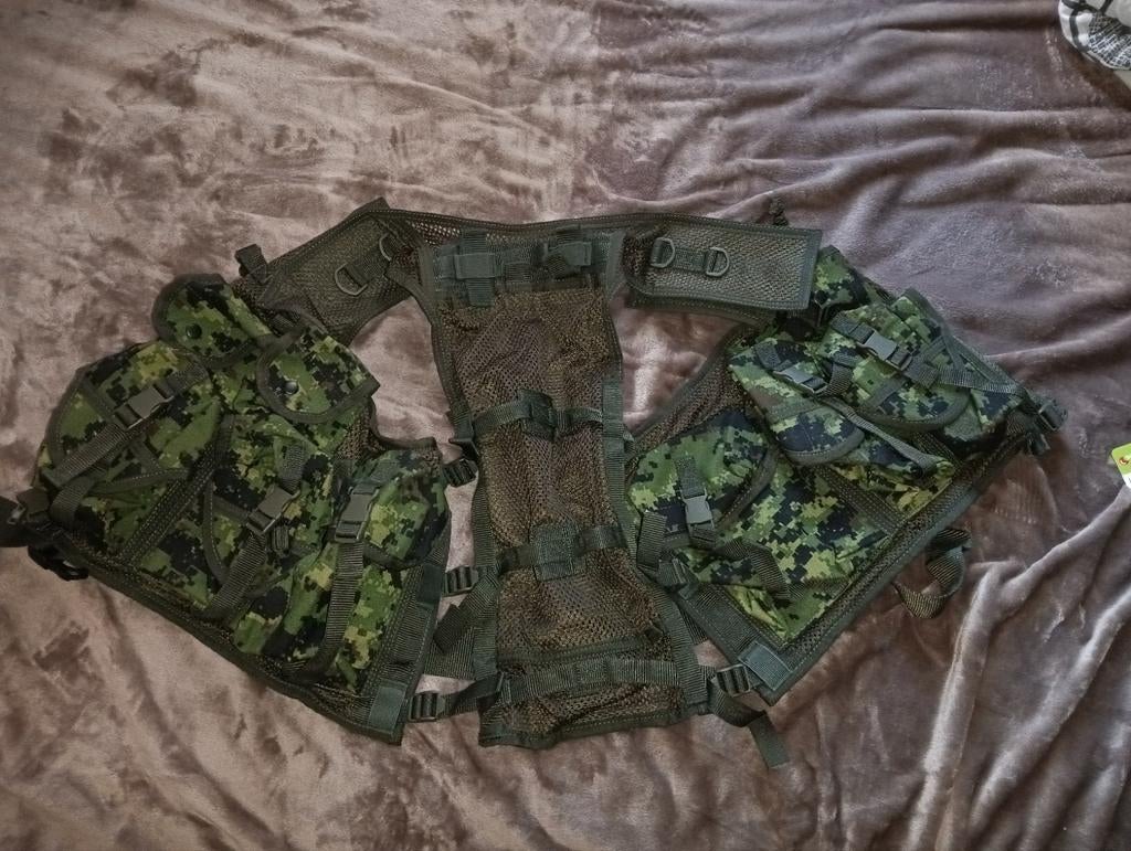 Arktis Load Bearing Vest CADPAT (Zeldzaam), Verzamelen, Militaria | Algemeen, Landmacht, Kleding of Schoenen, Nederland, Ophalen of Verzenden