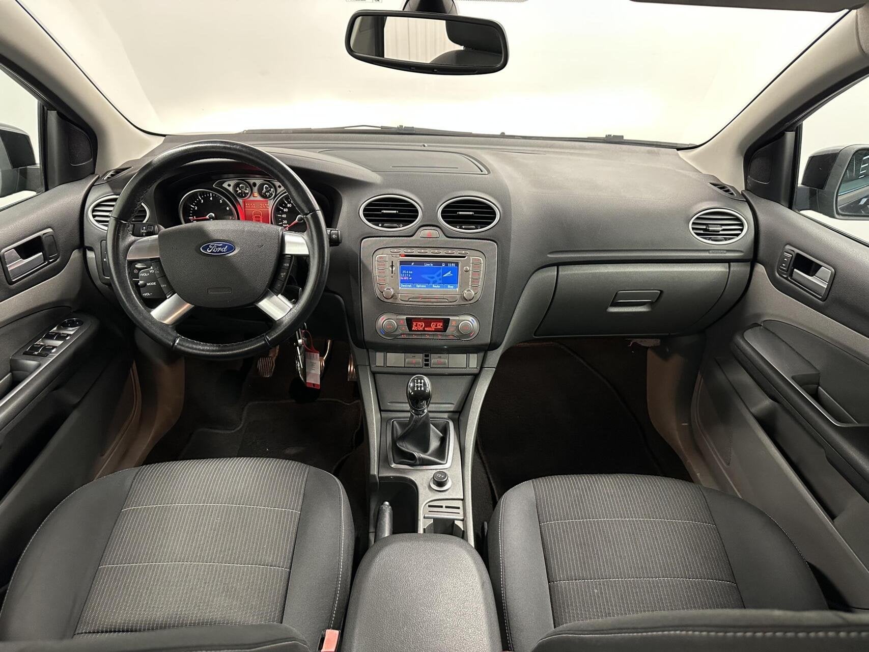 Ford Focus Wagon 1.8 Titanium Flexi Fuel NAVIGATIE CRUISE EC, Gebruikt, 4 cilinders, Met garantie (alle), Zwart