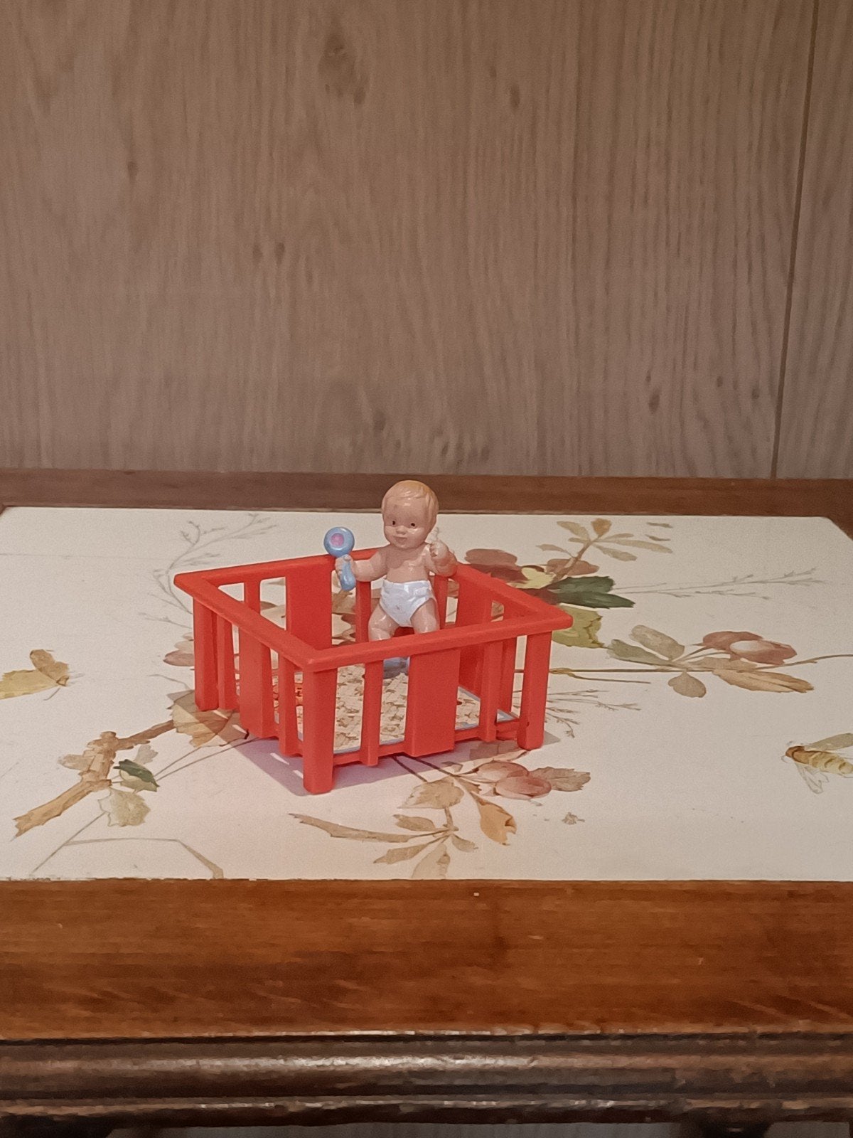 Vintage kinderbox poppenhuis jaren '70, Ophalen of Verzenden, Gebruikt, Poppenhuis