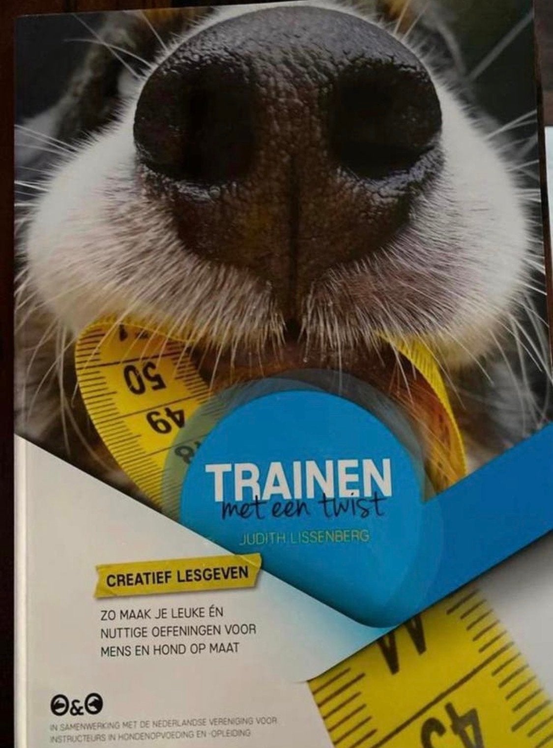 Trainen met een twist - Creatief lesgeven hondenboek, Boeken, Ophalen of Verzenden, Gelezen, Honden