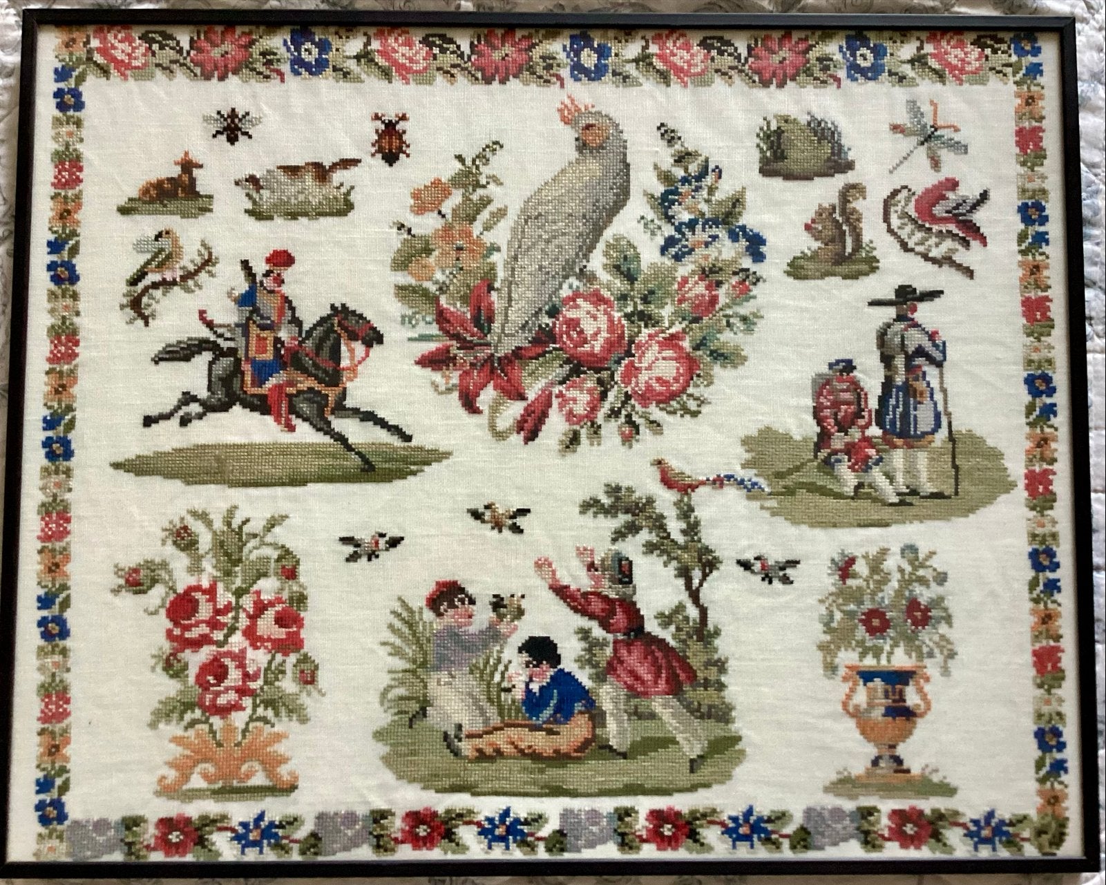 Hand Borduurwerk: Scènes met Mensen, Dieren en Bloemen, Ophalen, Doek, Overige technieken, Handgeschilderd