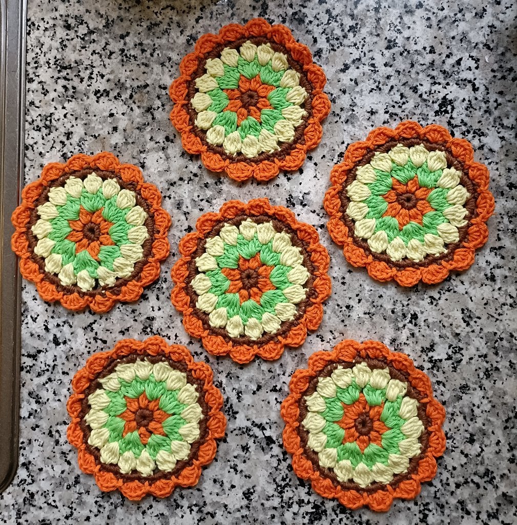 6 Retro hand gehaakt onderzetters naar vintage voorbeeld Ø11, Ophalen of Verzenden, Nieuw, Meerkleurig, Textiel