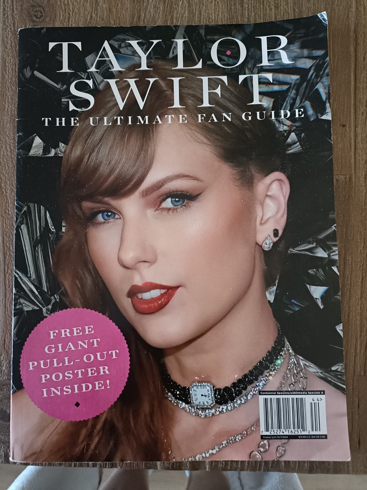 Taylor Swift: The Ultimate Fan Guide - Met Poster!, Boeken, Tijdschriften en Kranten, Ophalen of Verzenden, Gelezen, Muziek, Film of Tv