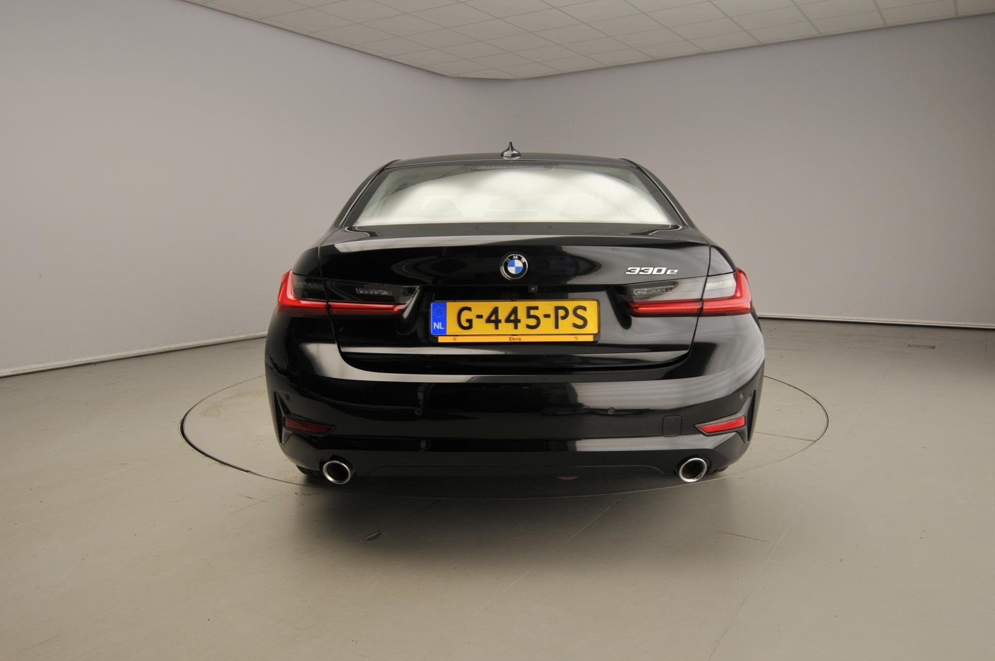 BMW 3 Serie Sedan 330e | LED | Leder | Navigatie | Sportstoe, Achterwielaandrijving, Gebruikt, Zwart, Bedrijf