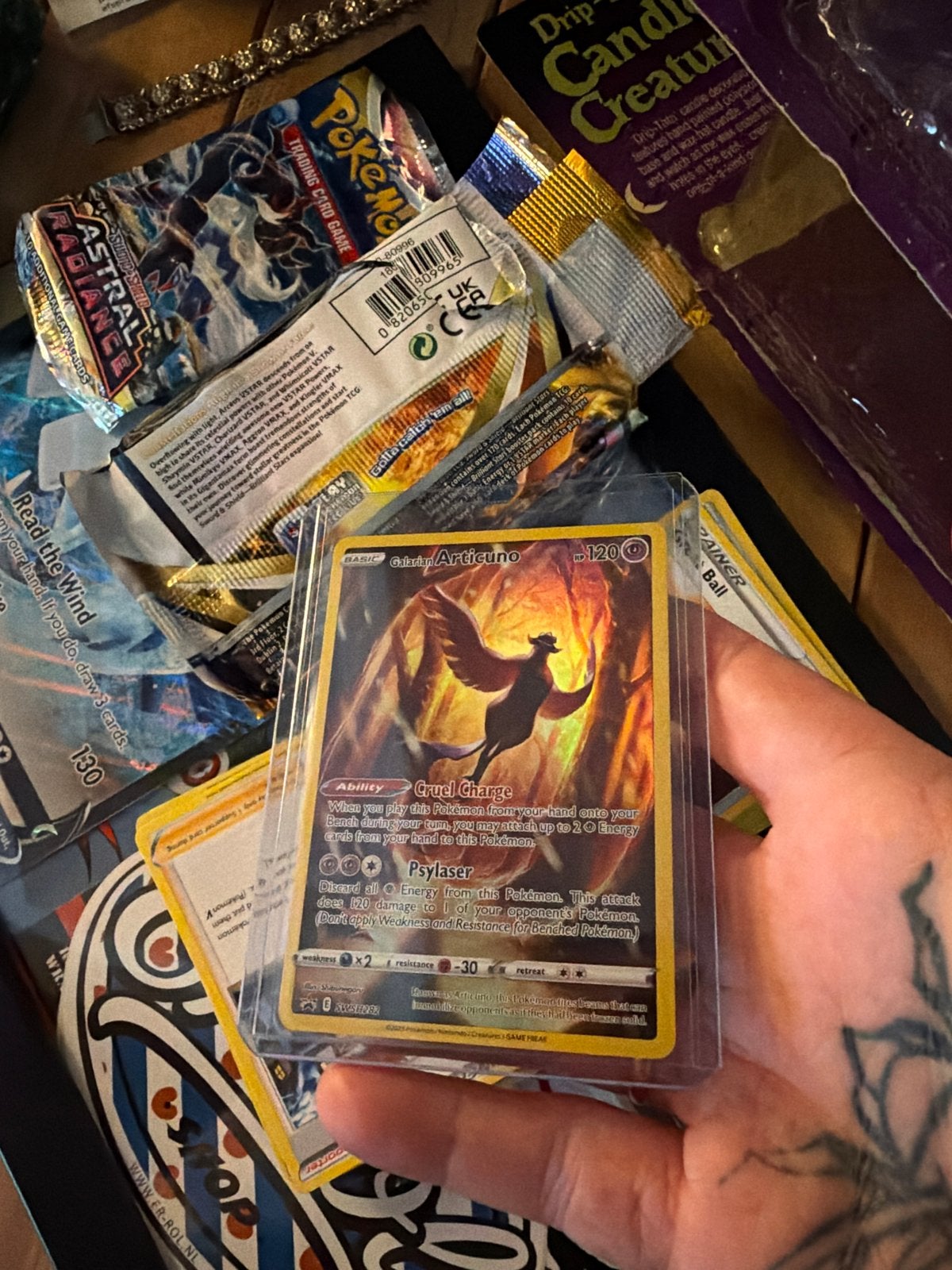 Pokémon collecties gezocht voor tattoo ruil!, Ophalen of Verzenden, Gebruikt, Meerdere kaarten, Foil