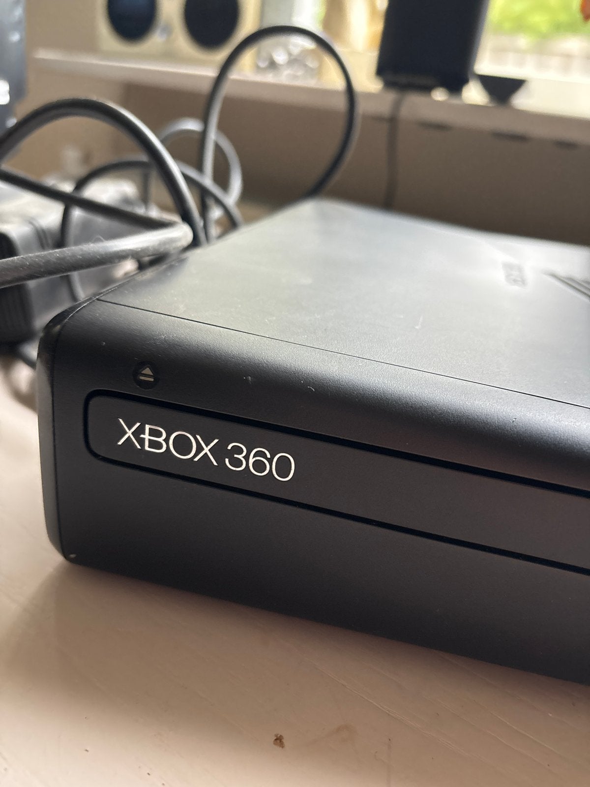 Xbox 360 E console - Goede staat, Ophalen, 360 E, Zo goed als nieuw, Zonder controller