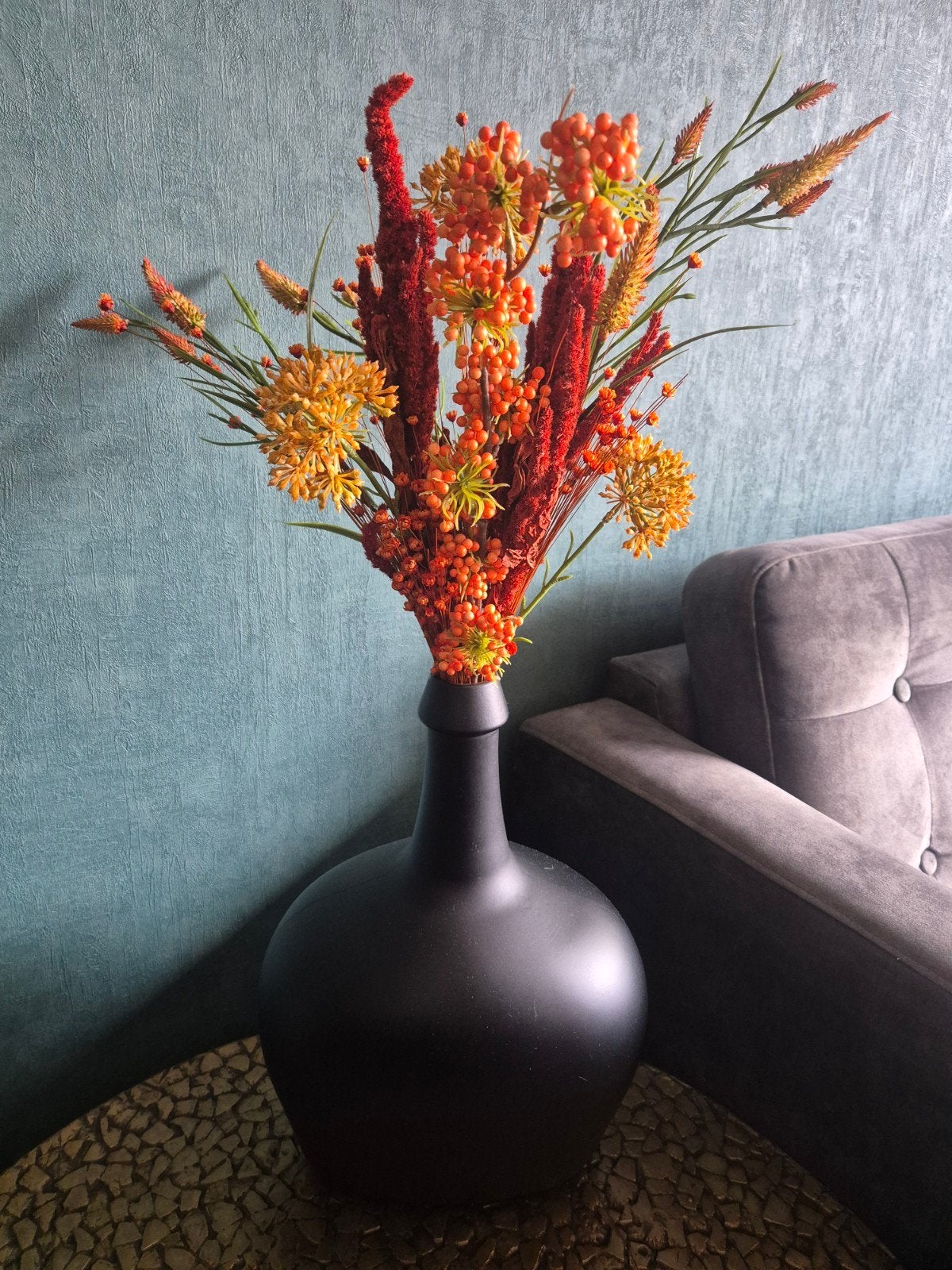 Zwarte Vaas met kunst takken +extra droogbloemen., Steen, Zwart, Nieuw, Ophalen of Verzenden