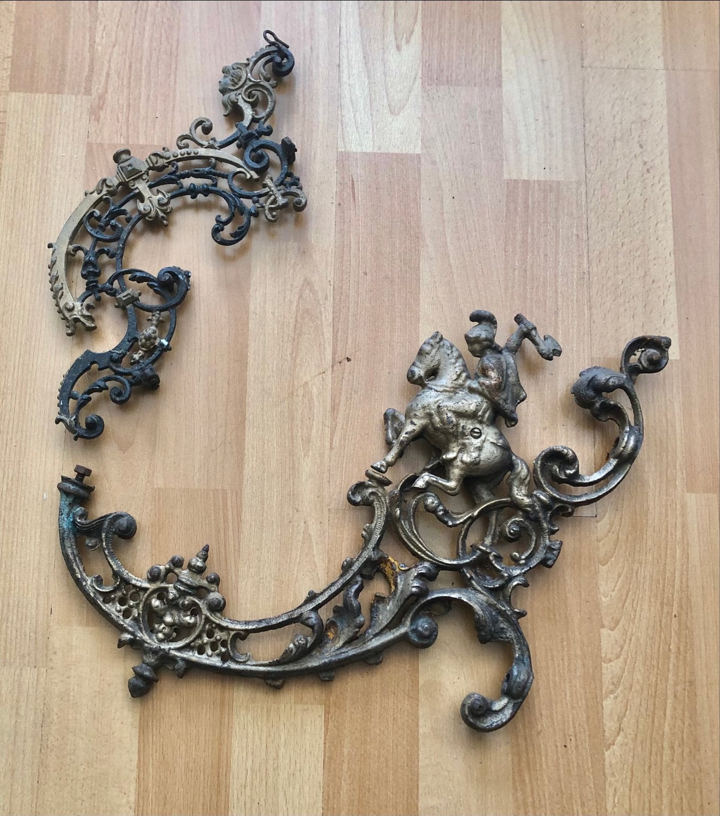 Antieke gietijzeren ornamenten met ruiterfiguur Indonesië, Antiek en Kunst, Ophalen