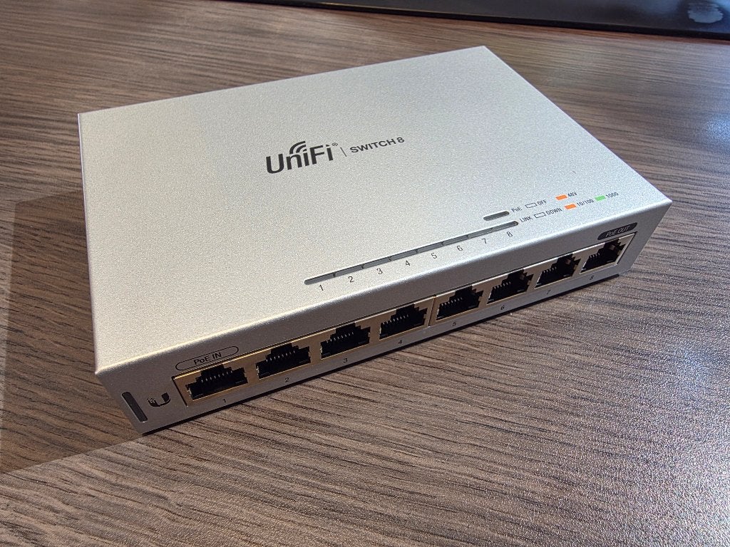 Ubiquiti UniFi 8 Poort Gigabit Switch, Computers en Software, Netwerk switches, Ophalen, Zo goed als nieuw