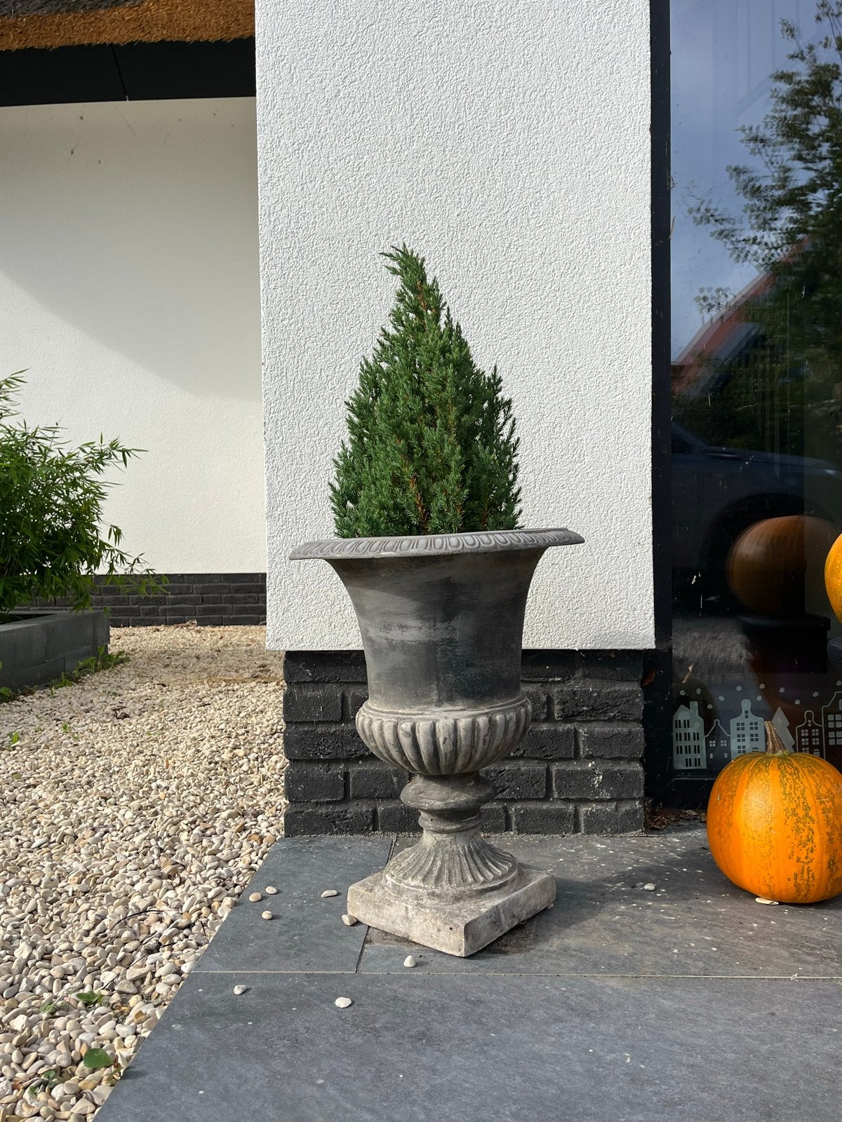 2x Klassieke plantenpotten op pilaar (urn model), Ophalen, Kunststof, Gebruikt, Minder dan 60 cm
