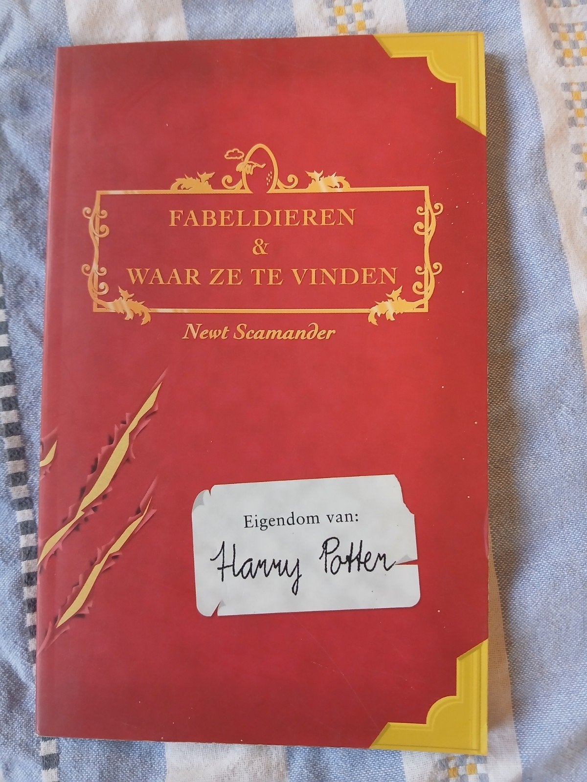 Newt Scamander - Fabeldieren en waar ze vinden, Boeken, Fictie algemeen, Ophalen of Verzenden, Zo goed als nieuw, Newt Scamander; J.K. Rowling