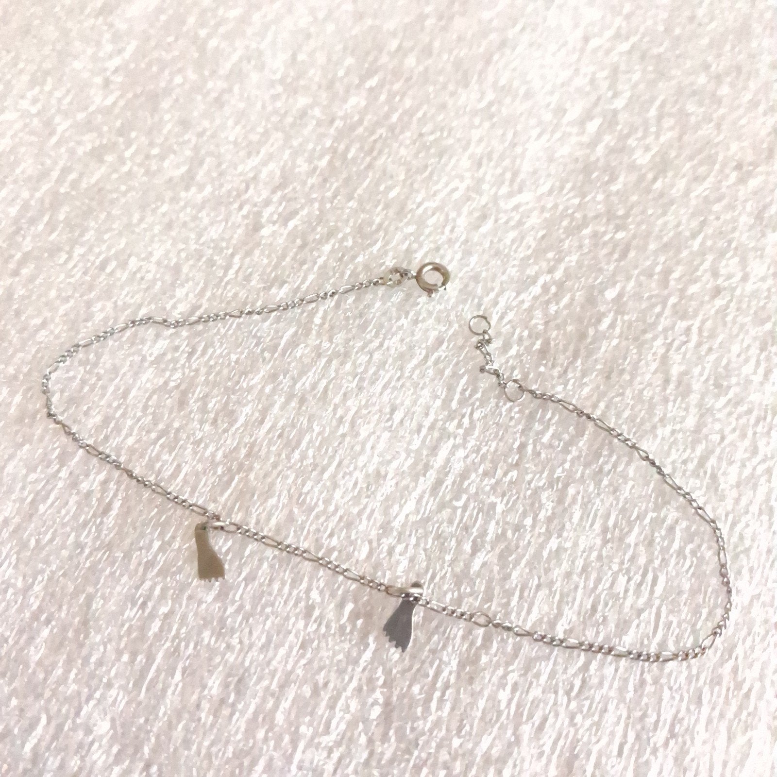 Zilveren Enkelarmband met Twee Babyvoetjes, Verzenden, Zilver
