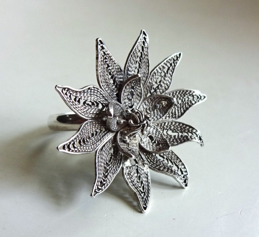 Oude Indonesische filigrain zilveren ring: bloem. MD900, Sieraden, Tassen en Uiterlijk, Antieke sieraden, Ophalen of Verzenden