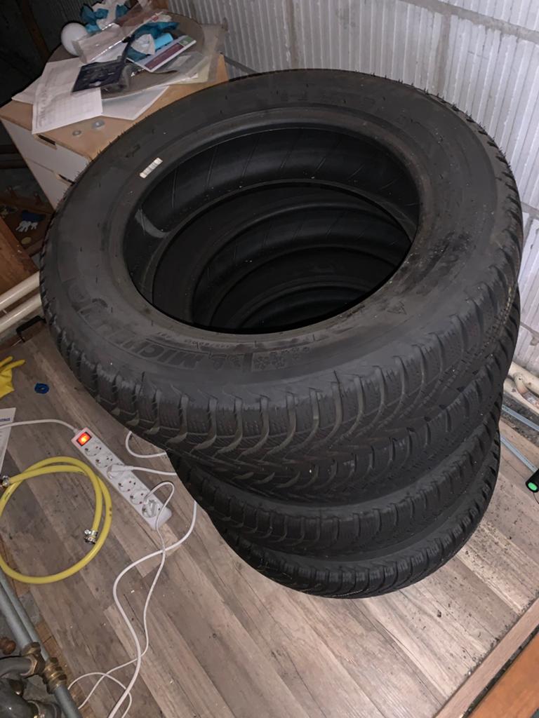 Set Michelin winterbanden Aygo, Auto-onderdelen, Banden en Velgen, Ophalen, Winterbanden, Band(en)