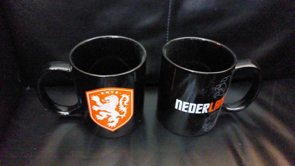 2x Nederland Voetbal mok NIEUW, Ophalen of Verzenden, Nieuw, Beker of Kan