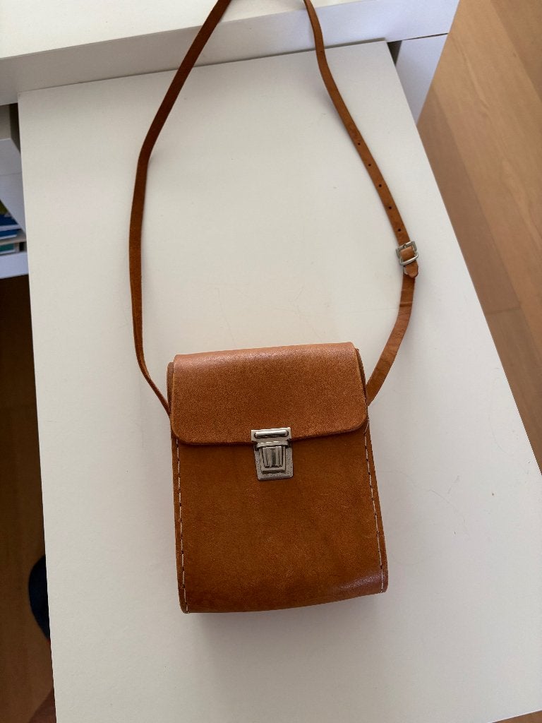 leren tas, Sieraden, Tassen en Uiterlijk, Tassen | Damestassen, Zo goed als nieuw, Schoudertasje, Bruin, Ophalen of Verzenden
