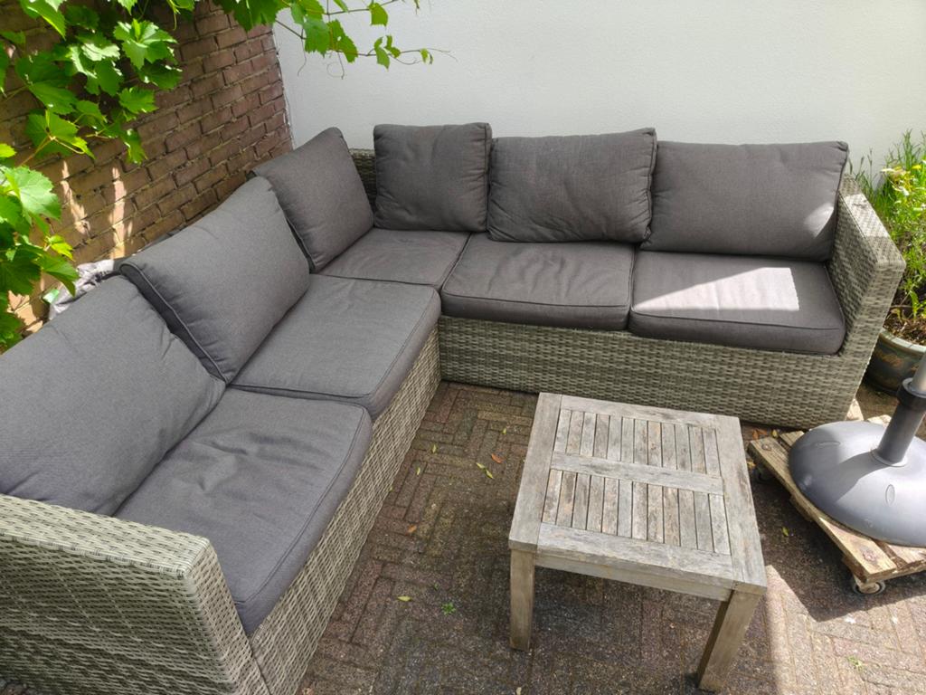 Gebruikte Wicker Loungeset met Houten Bijzettafel, 5 zitplaatsen, Gebruikt, Bank, Ophalen of Verzenden