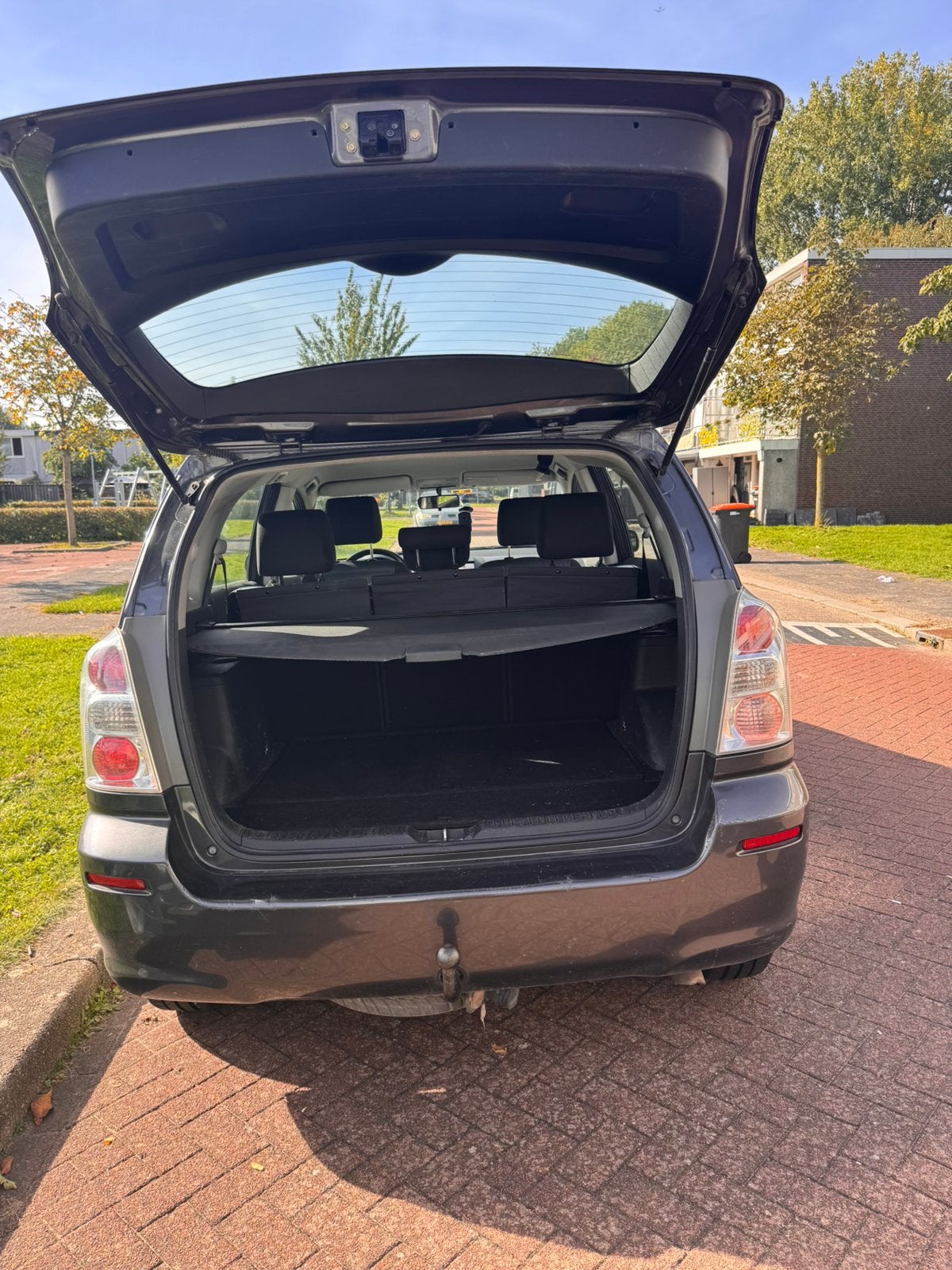 Foto 13 van Toyota Corolla Verso 2.2 D4d-f 5P 2007 Grijs