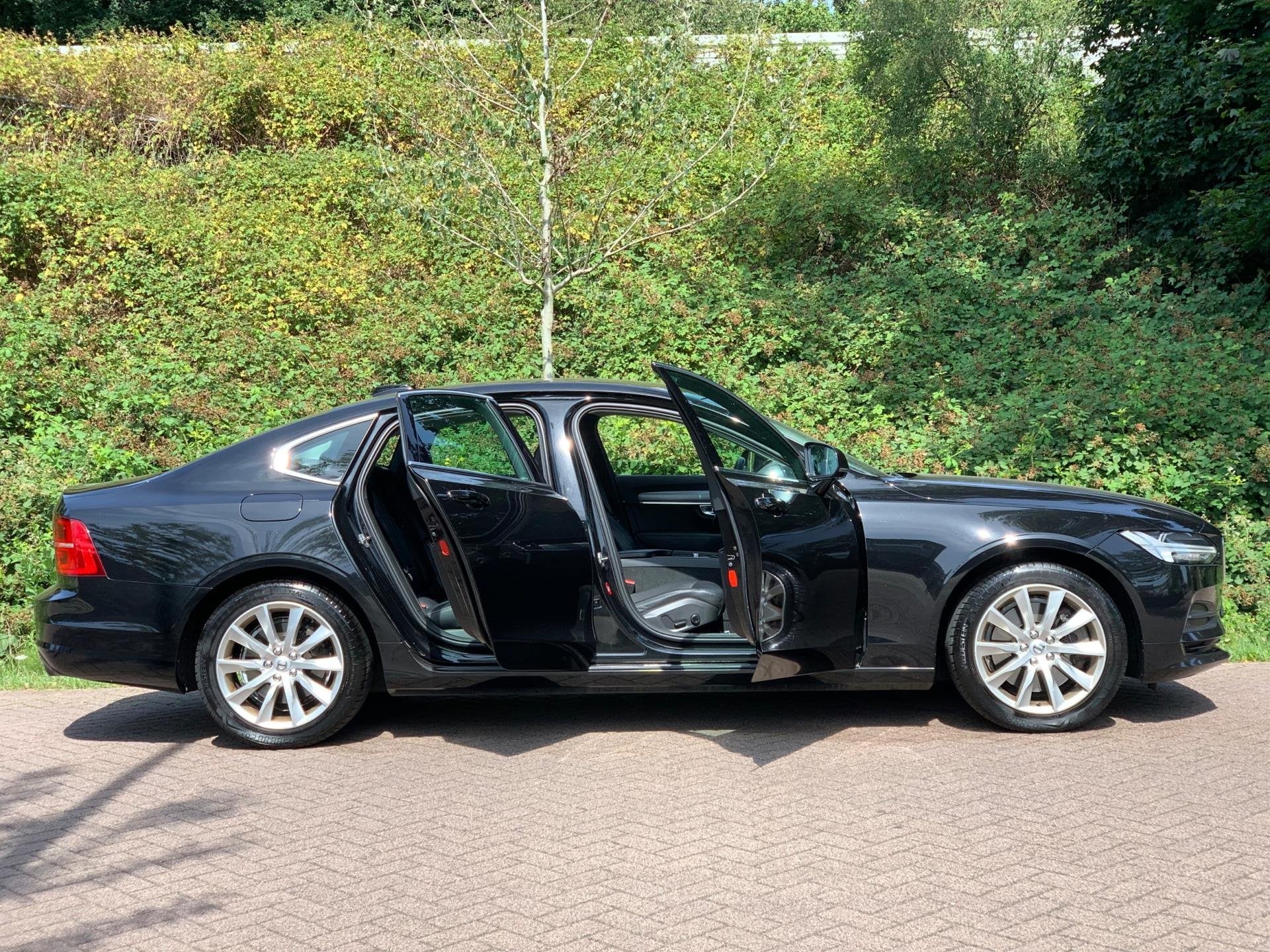 Volvo S90 2.0 T5 Momentum AUT LEDER BOMVOL ! DEALER O.H !, Auto's, 15 km/l, Euro 6, 1969 cc, Zwart