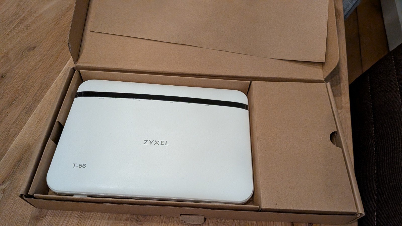 Nieuwe Zyxel T56 Router - Ongebruikt in doos, Ophalen of Verzenden