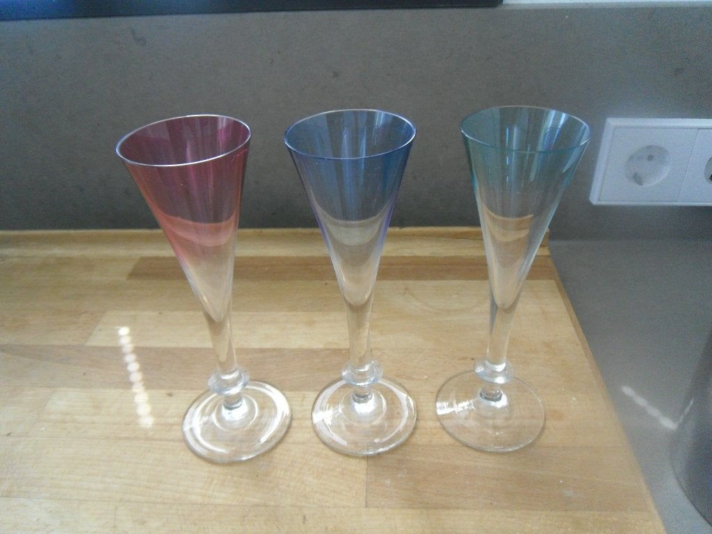 3 antieke deels gekleurde fluitglaasjes met een knoop, Antiek en Kunst, Ophalen of Verzenden