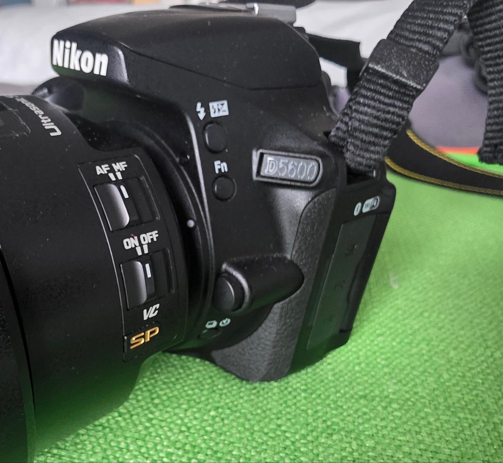 Nikon D5600 spiegelreflexcamera Tamron lens vaste prijs €650, Audio, Tv en Foto, Fotocamera's Digitaal, Spiegelreflex, Kantelbaar/draaibaar scherm