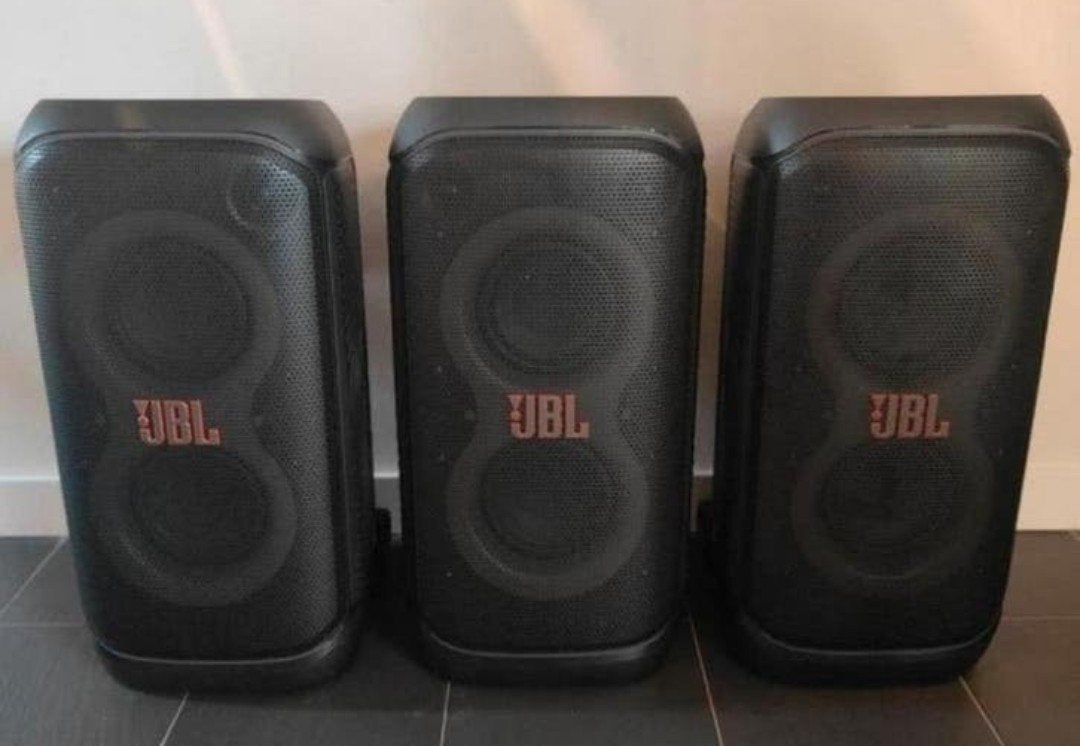 JBL partybox 310 - 320 speakers te huur, Ophalen, JBL, Zo goed als nieuw, 120 watt of meer