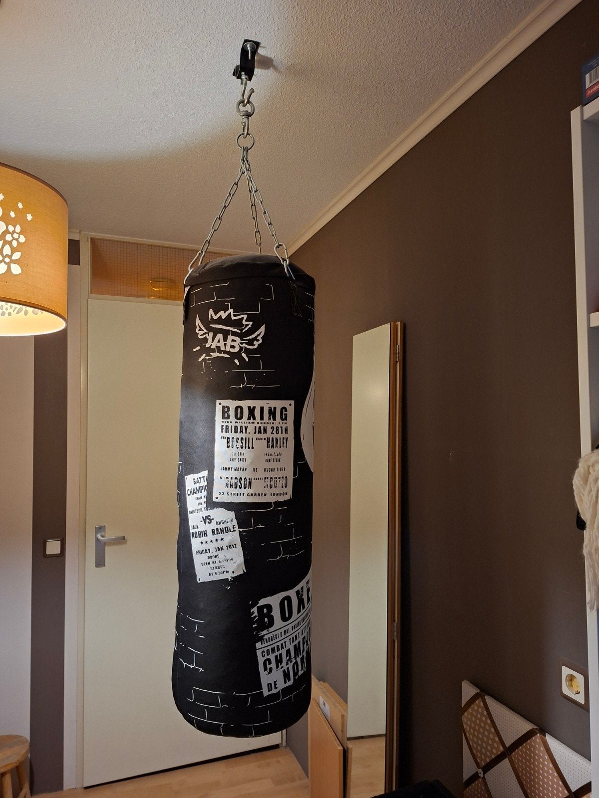 Zwarte Domyos bokszak 25 kg met plafond ophangsysteem, Ophalen, Zo goed als nieuw, Bokszak