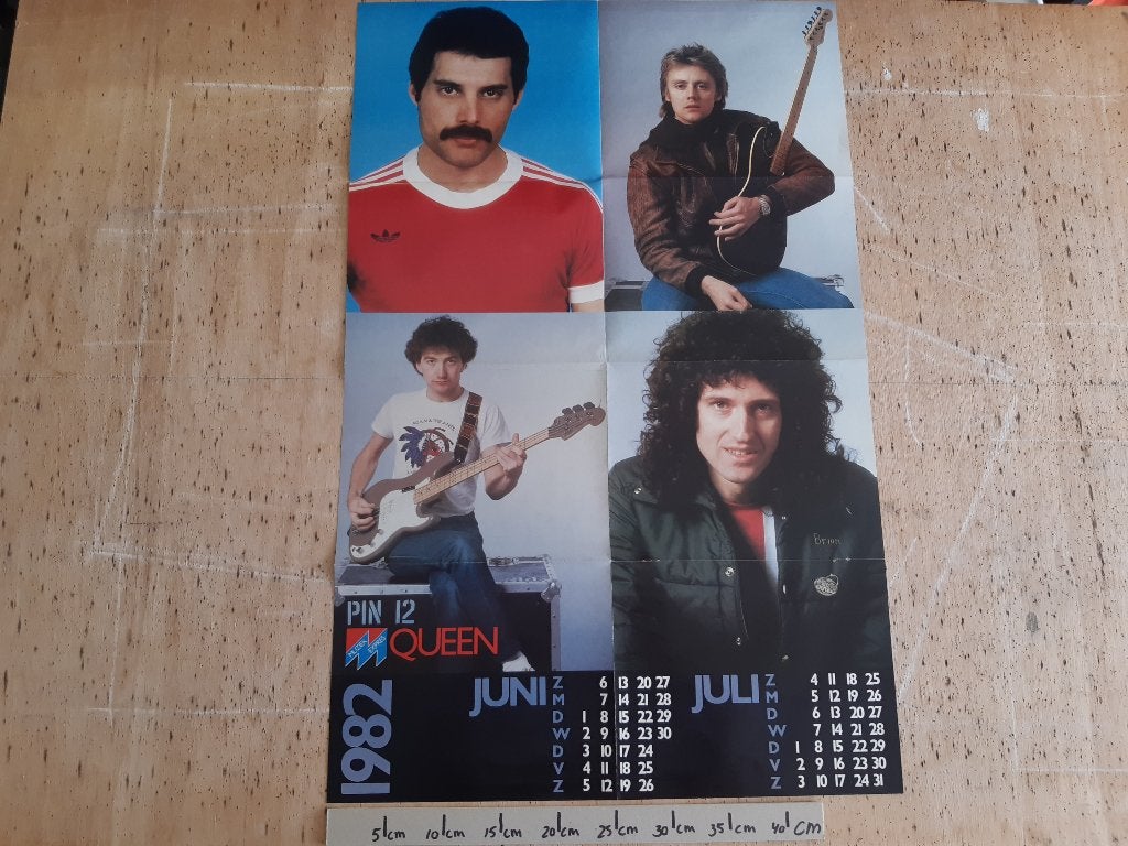Poster Queen Status Quo Maat A2/A1 51x80 cm Muziek Expres, Rechthoekig Liggend, Ophalen of Verzenden, Zo goed als nieuw, A1 t/m A3