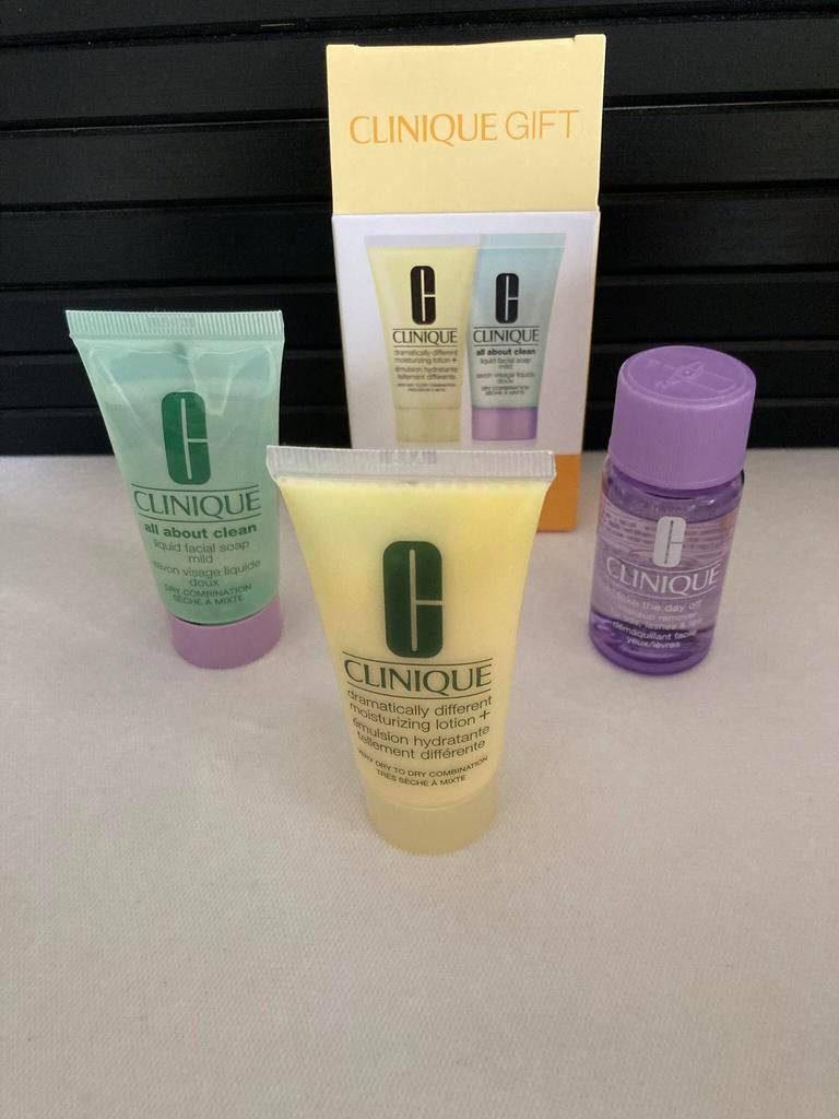 CLINIQUE BASIS SET GEZICHT, Sieraden, Tassen en Uiterlijk, Uiterlijk | Gezichtsverzorging, Ophalen of Verzenden, Nieuw, Gehele gezicht