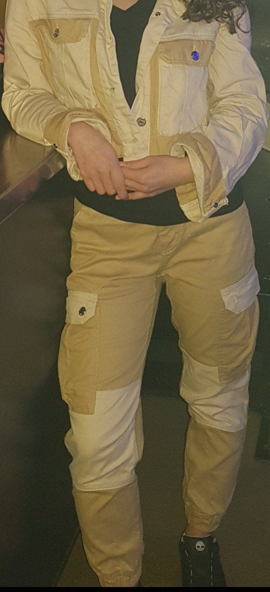 Setje cropped spijkerjas maat m broek maat 34 creme bershka, Bershka, Verzenden, Zo goed als nieuw