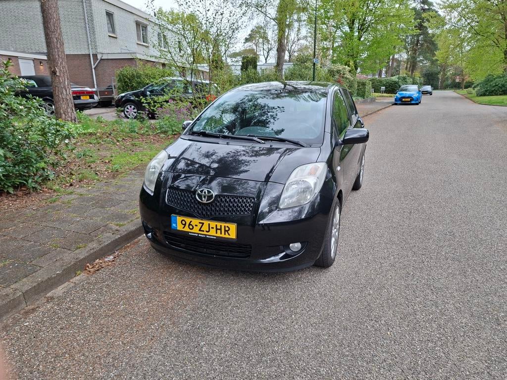 Toyota Yaris 1.3 16V Vvt-i 5DR 2008 Zwart, Auto's, Toyota, Voorwielaandrijving, 40 €/maand, Zwart, 4 cilinders