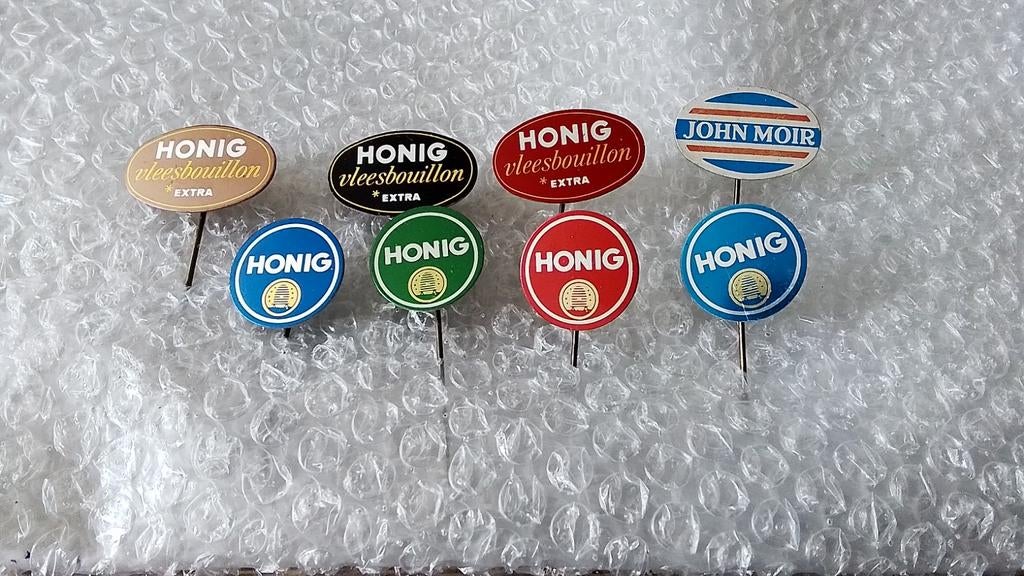 8 verschillende speldjes honig, Verzamelen, Speldjes, Pins en Buttons, Ophalen of Verzenden, Zo goed als nieuw, Overige onderwerpen