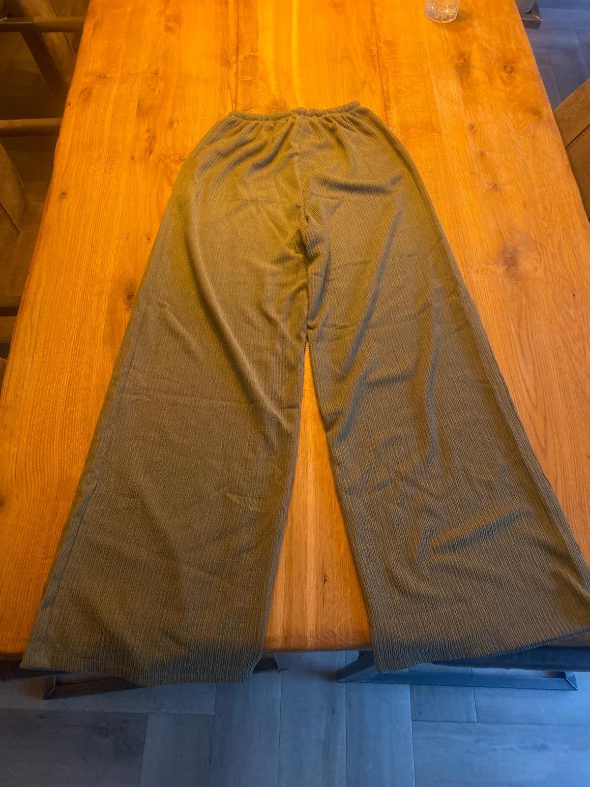 Pull and Bear broek groen, Ophalen of Verzenden, Zo goed als nieuw, Maat 46 (S) of kleiner