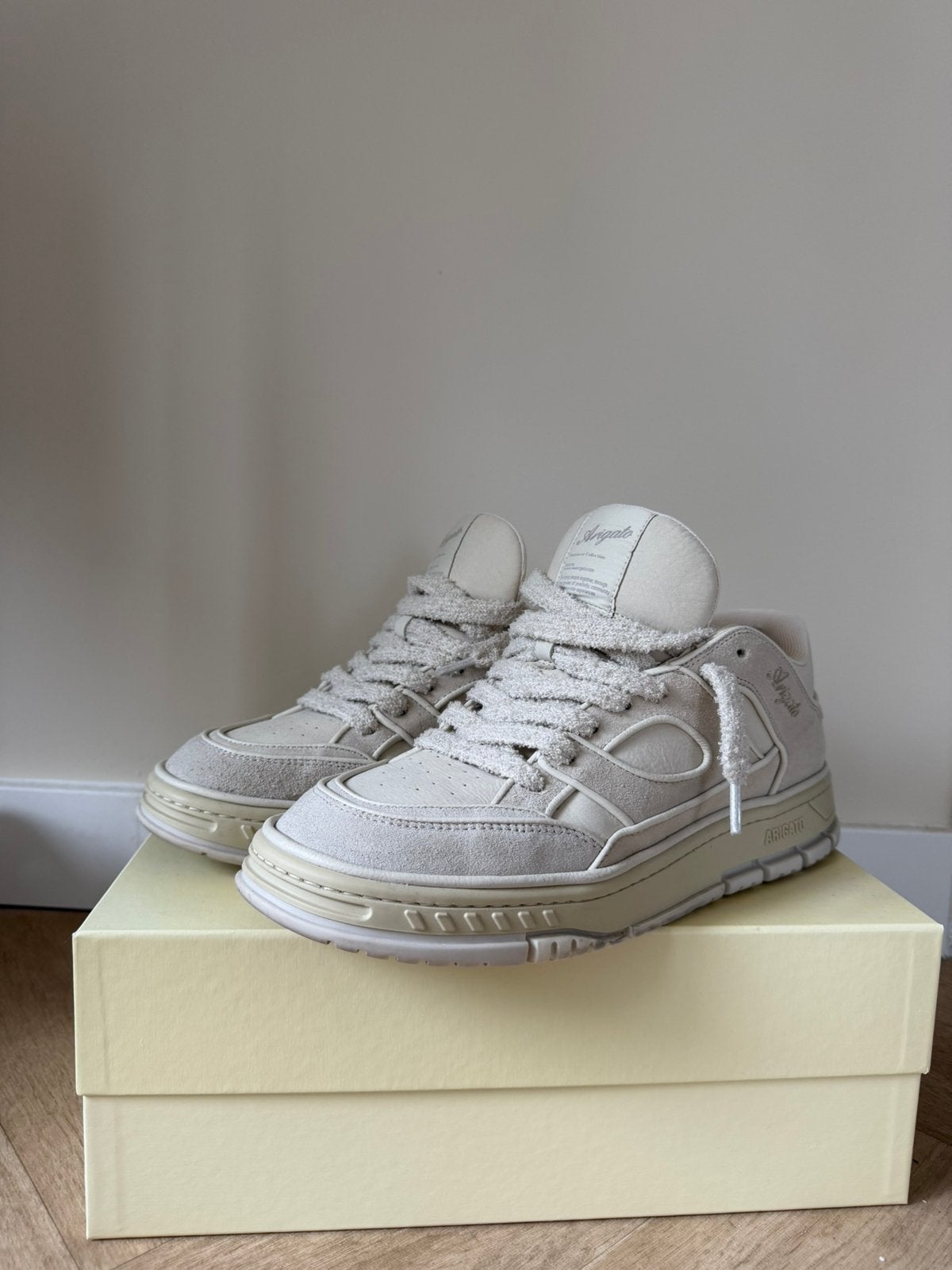 Axel arigato light beige/off white, Ophalen of Verzenden, Nieuw, Overige kleuren