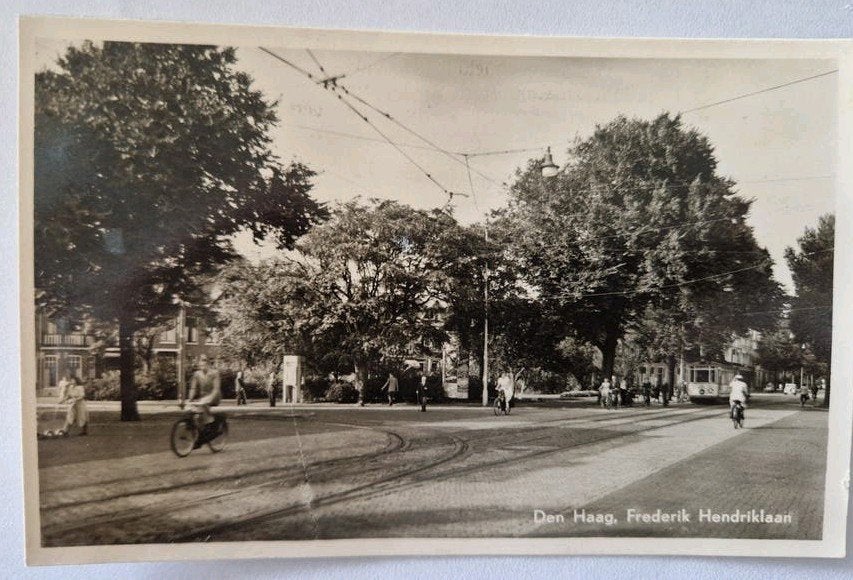 452.Den Haag Frederik Hendriklaan met oude tram -, Ophalen of Verzenden, 1940 tot 1960, Ongelopen, Zuid-Holland