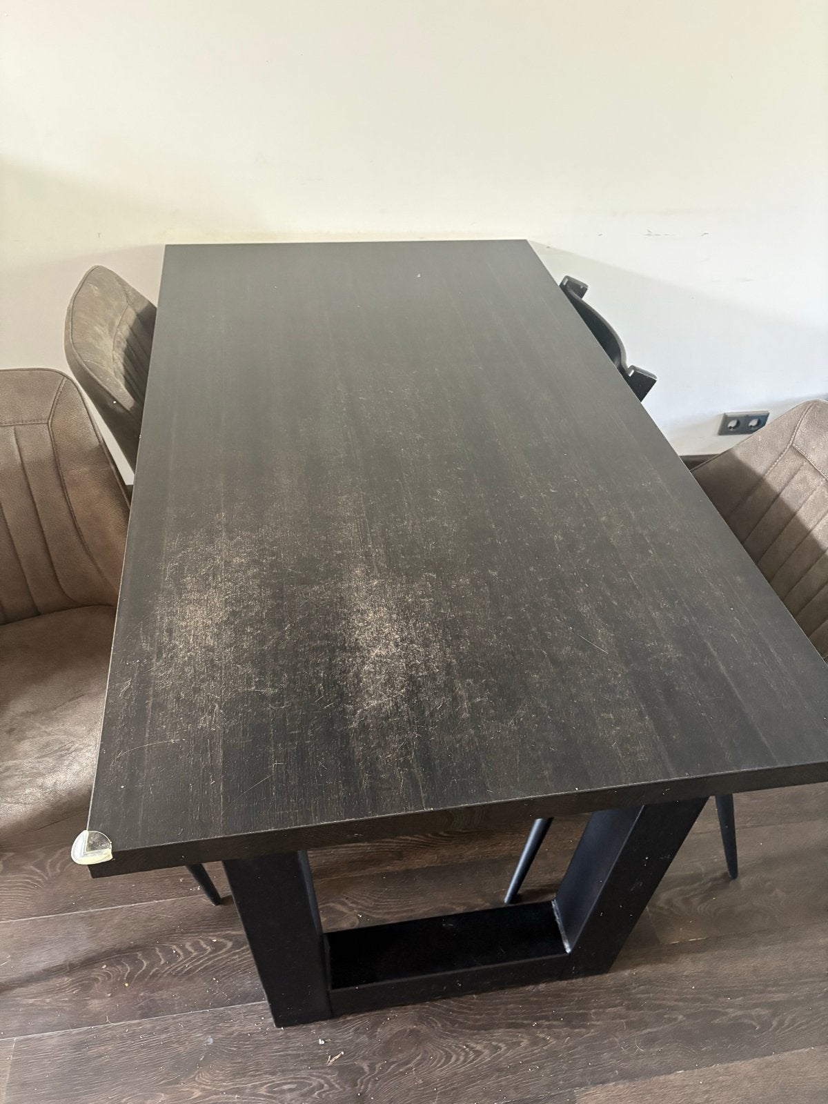 Mooie zwarte eettafel met metalen poten en 4 mooie stoelen, Ophalen, 50 tot 100 cm, Zo goed als nieuw, 150 tot 200 cm