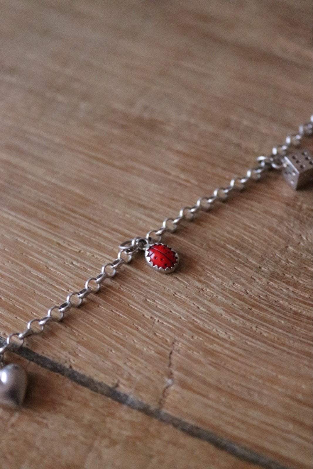 Zilveren kinderarmband met hartje, kapoentje & dobbelsteen, Sieraden, Tassen en Uiterlijk, Ophalen of Verzenden, Zo goed als nieuw