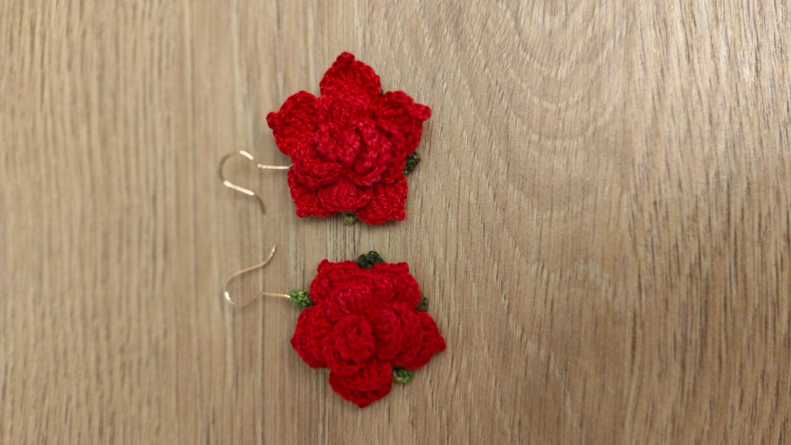Oorbellen un de forma van den roos, hangemaakte, Ophalen of Verzenden, Nieuw, Staal