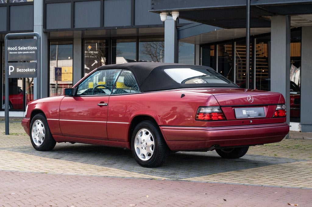 Mercedes-Benz E-Klasse 220 Cabriolet ( W124 ) (bj 1995), Auto's, Automaat, Zwart, 2199 cc, Bedrijf